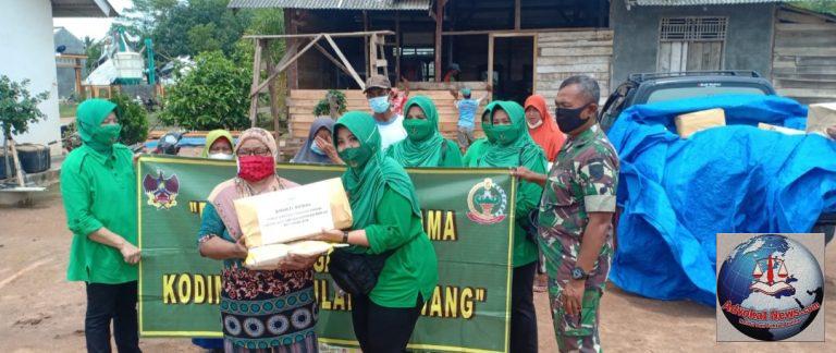 Melalui Persit Kartika Chandra Kirana, Kodim 0426 Tuba Bantu Korban Bencana Puting Beliung