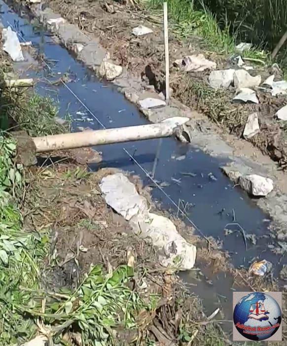 Desa Kiara Cilamaya Kulon Pekerjaan Turap Dasar pondasi  batukali Hanya dipendam ditanah Lumpur….Ajaib