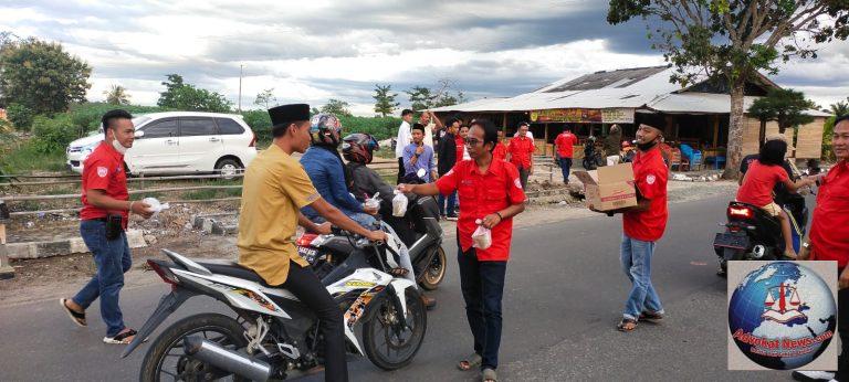 Berkah Ramadhan Menagement Media Global Group (MGG) Bagikan Ratusan Takjil