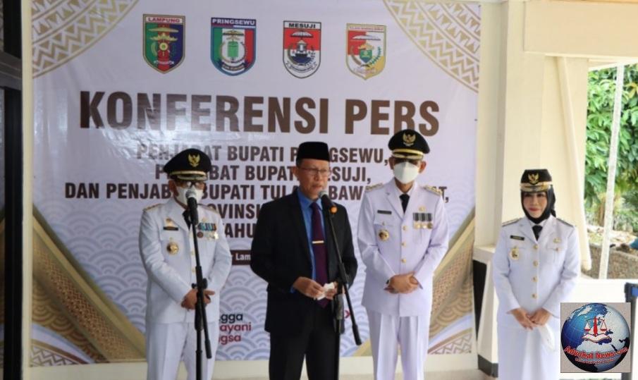 Sekdaprov Lampung Bersama Tiga PJ Bupati Berikan Keterangan Pers Usai Upacara Pelantikan