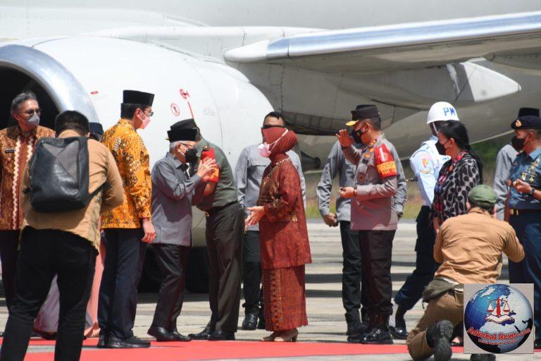 Pangdam II/Swj Sambut Kedatangan Wapres RI Dibandara Depati Amir