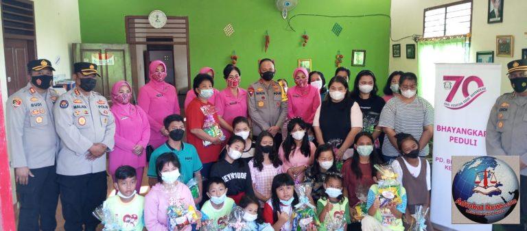 Kapoles Pangkalpinang Dampingi Kapolda Kep. Bangka Belitung, Gelar Bakti Sosial Di Panti Asuhan Ruth Kelurahan Sinar Bulan