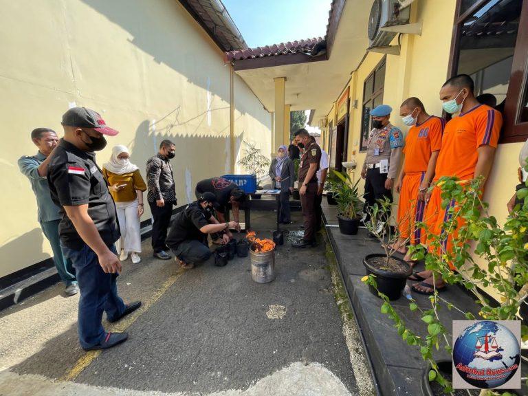 Satuan Reserse Narkoba Polres Purwakarta Melakukan Pemusnahan Barangbukti Dugaan Kasus Tindak Pidana Narkotika