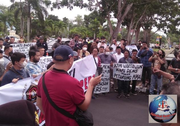 Ratusan Wartawan Unras di Kejati Babel