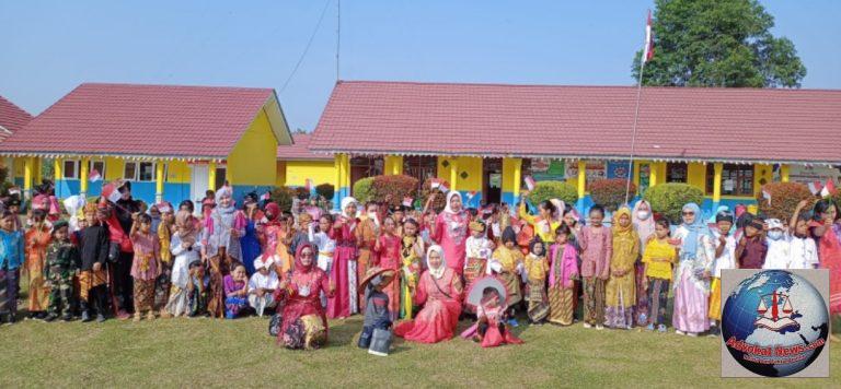 Sambut HUT RI Ke-77, SD 5 UGI Menggala Gelar Karnaval Budaya Busana Daerah