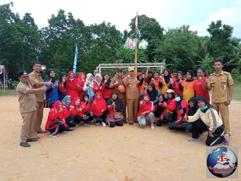 Team Futsal Ibu Ibu Kel.Lontong Pancur Juari Lomba Tingkat Kecamatan Pangkalbalam