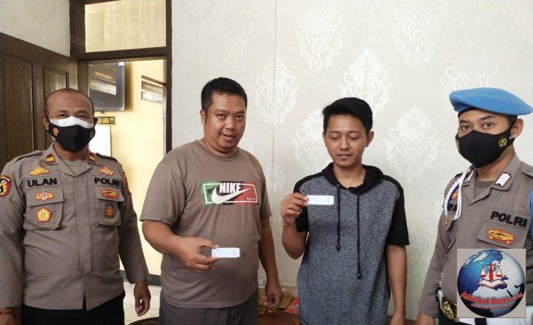 Dalam Rangka Pengawasan Penyalahgunaan Narkoba Anggota Polsek Tegalwaru Polres Karawang Lakukan Tes Urine