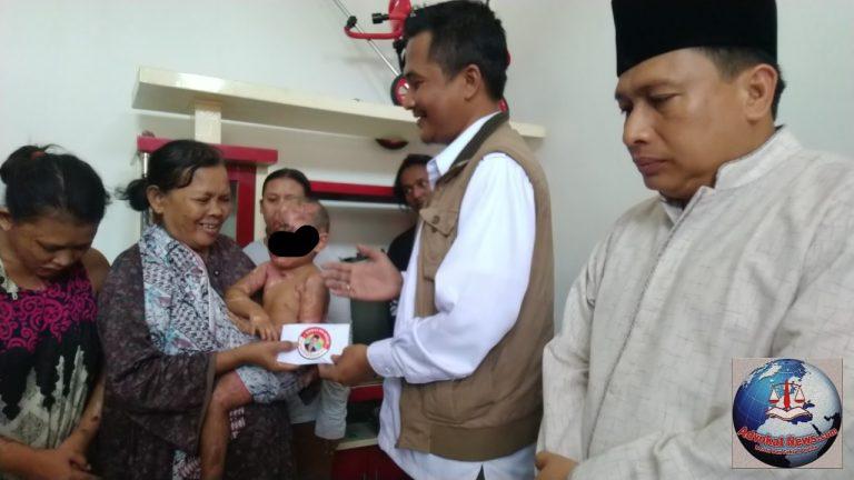 Ketua DPRD BN Holik Bersama Sobat dan Relawan BN Holik Berikan Bantuan Korban KDRT Penyiraman Air Keras