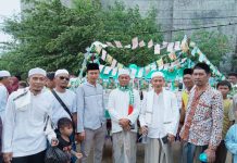 DALAM RANGKA MERAYAKAN MAULID NABI BESAR MUHAMMAD SAW WARGA DESA SUMBER JAYA ADAKAN PAWAI-& KHITANAN MASAL
