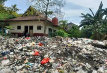 Tumpukan Sampah di Samping SDN Bojongsari, Walantara “Siswa Butuh Lingkungan bersih”