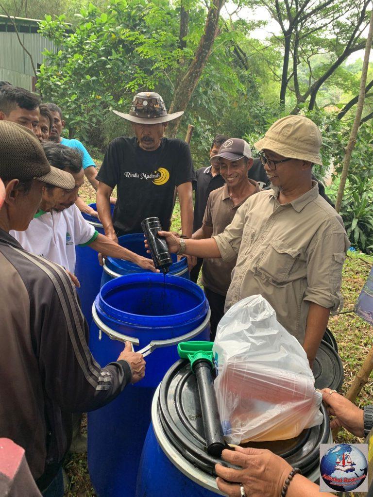 Jasa Tirta 2 Mengadakan Pelatihan Olah Gulma Eceng Gondok Jadi Humus Aktif dan Enzymatic