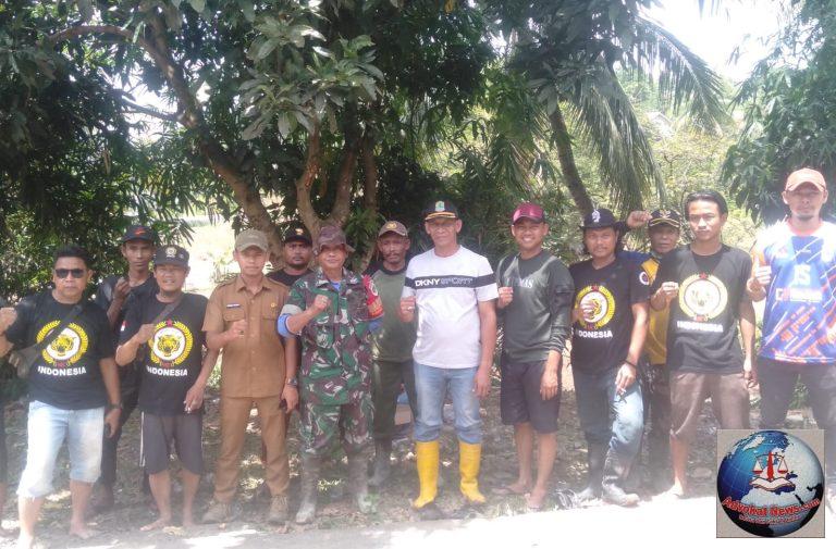 Perangkat Desa Cintalaksana Bekerjasama Dengan DENHARRAHLAT, Koramil 0410/ Pangkalan,LSM MCI Indonesia Lakukan Kerja Bakti Tanggul Yang Jebol