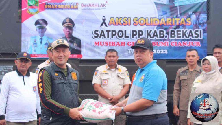 Satuan Polisi Pamong Praja Kab Bekasi Memberikan Bantuan Untuk Masyrakat Cianjur