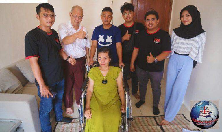 Yayasan Rolas Sitinjak Bagikan 21 Kursi Roda dan Sembako Untuk purwakarta