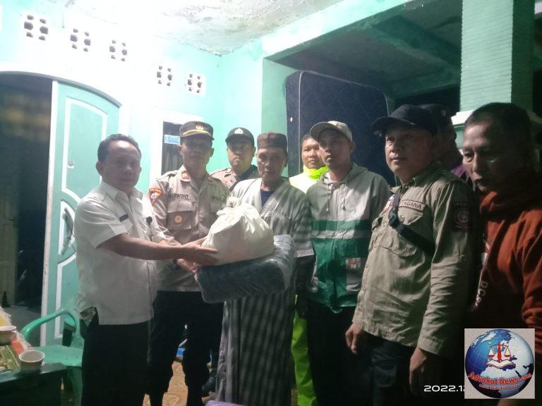 Bhabinkamtibmas Desa Taman jaya Bripka Dadan Somantri cepat tanggap setelah ada info musibah di desa binaannya langsung Lapor komandan…