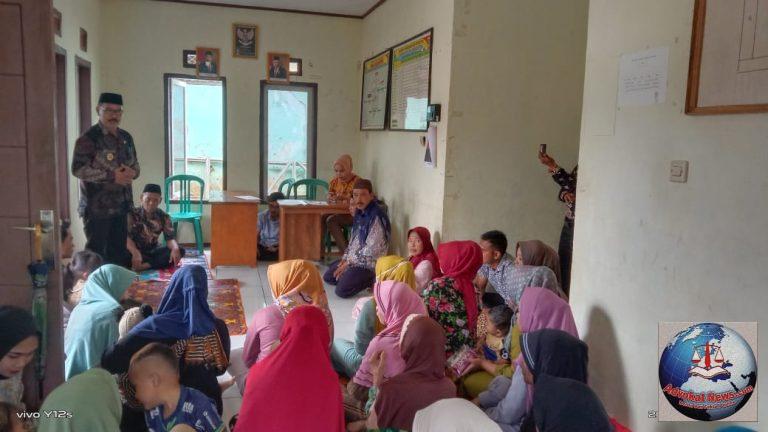 Penyaluran (BLT DD) Bulan Desember di Desa Kiarapayung Berjalan Lancar