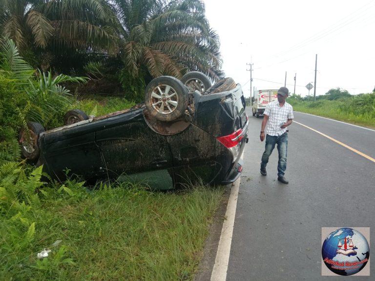 Ini Himbauan Polsek Kelapa Polres Bangka Barat Saat evakuasi mobil kecelakaan tunggal