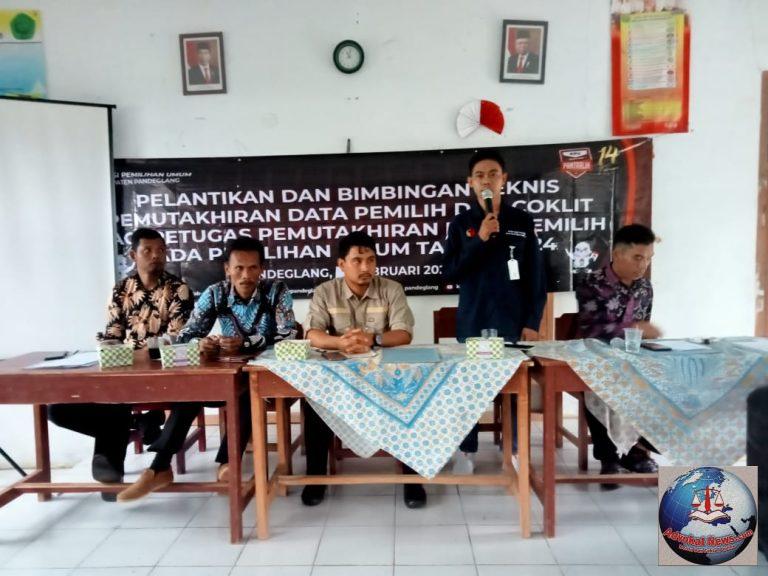 Pelantikan Pantarlih Se Kecamatan Cikeusik, Komisioner Panwas : Selamat, Ikuti Aturan Yang Berlaku