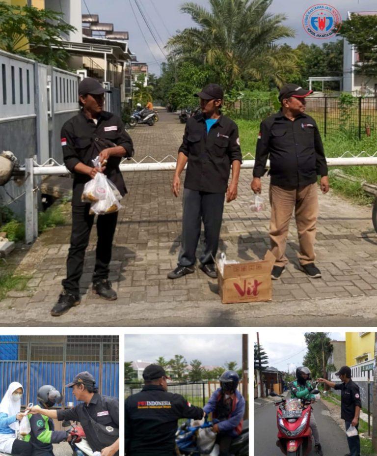 Perkuat Semangat Kebersamaan Dengan Berbagi, Pengurus FWJI Korwil Jakarta Barat Bagikan Makanan Siap Saji di Jumat Berkah Rutin