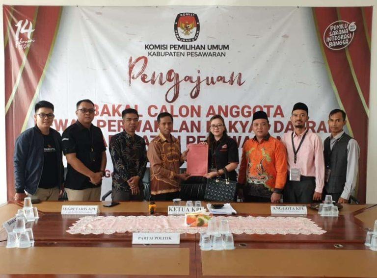 Dipimpin AYU RISMANITA, DPC PKN Daftarkan Para Celeg ke KPU Kabupaten Pesawaran, Propinsi Lampung