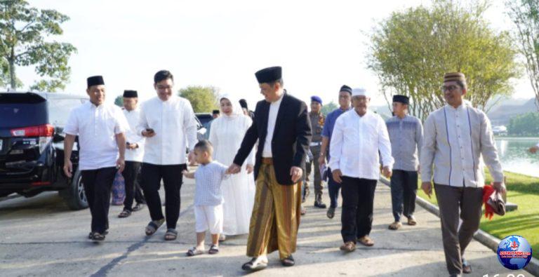 Bersama Keluarga, M Firsada Selaku Pj Bupati Shalat Idul Adha di Islamik Center Tubaba