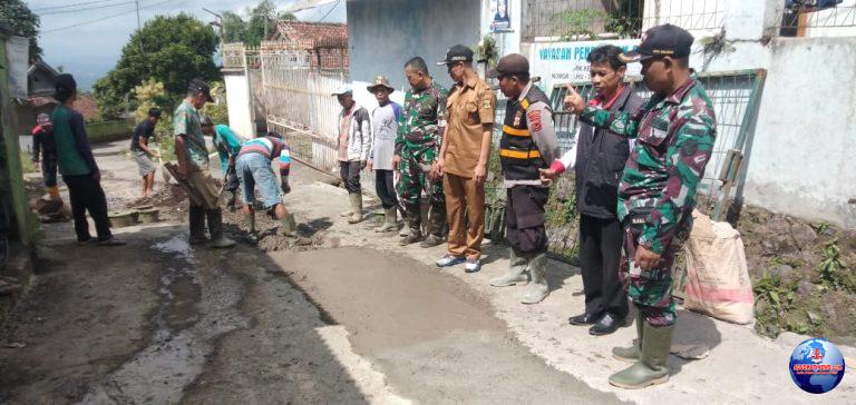 Swadaya Masyarakat Desa Girijaya Sukses Perbaiki Jalan Rusak