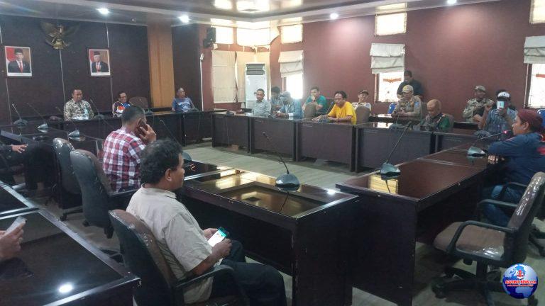 Bahas Carut Marutnya Sistem PPDB, Almaster Rapat Paripurna di Ruang BANMUS DPRD Bangka Belitung