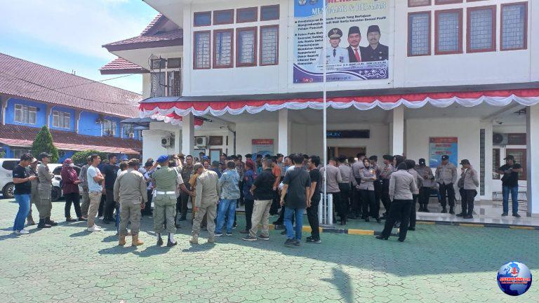 Almaster Menginap Di Kantor Dinas Pendidikan Provinsi Babel Terkait Kisruhnya PPDB SMA