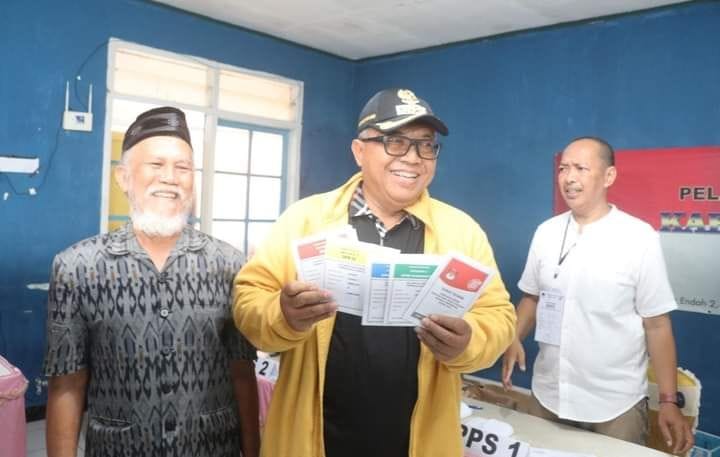 Bupati Sukabumi menyalurkan Hak Pilihnya di TPS 5 Sukaraja